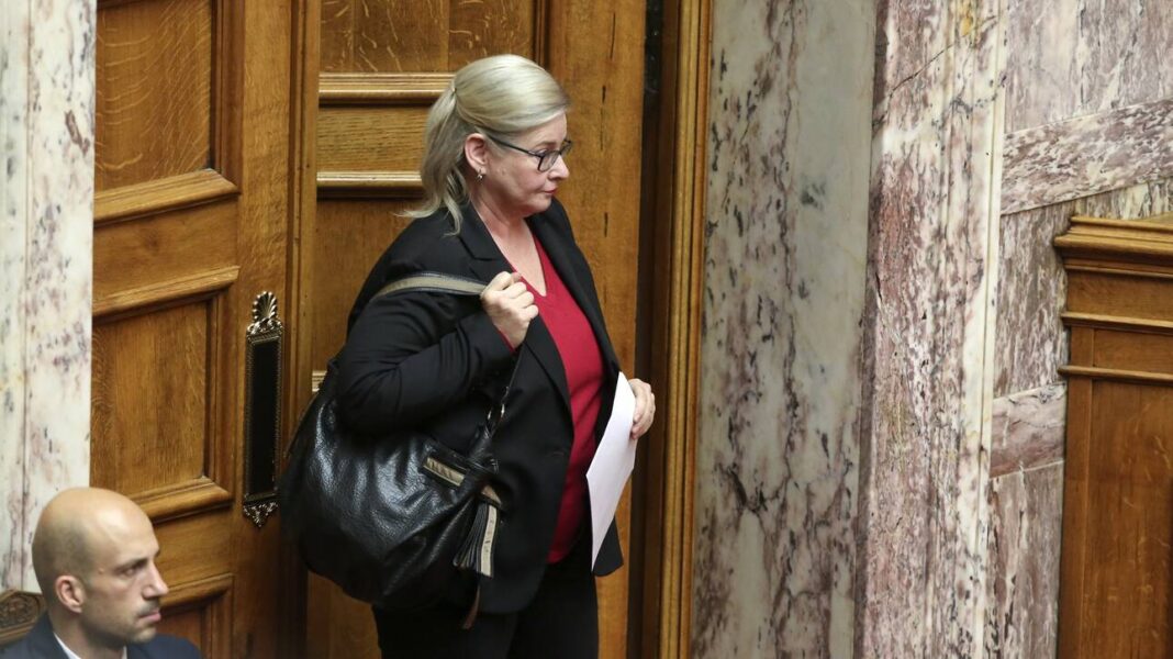 Χρυσή Αυγή: Ξανά στο εδώλιο η Ελένη Ζαρούλια