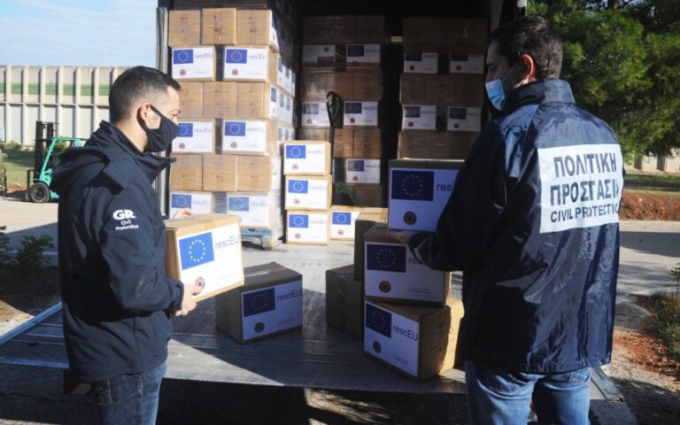 Η Ελλάδα στέλνει 500.000 ιατρικά γάντια στη Γαλλία