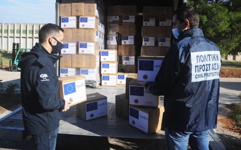 Η Ελλάδα στέλνει 500.000 ιατρικά γάντια στη Γαλλία