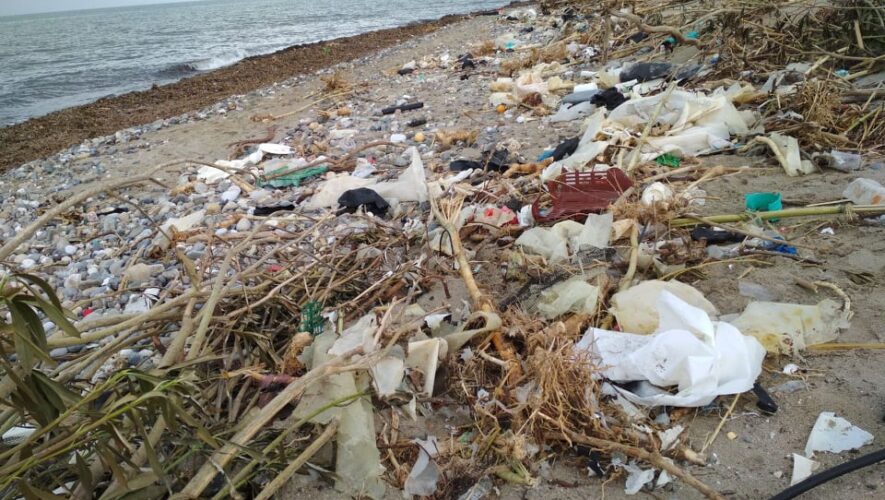 Κρήτη: Σκουπιδότοπος η παραλία εδώ και μέρες