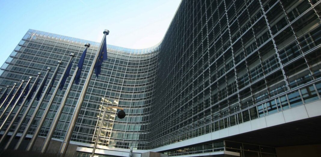 «Πέρασαν» οι συστάσεις της Κομισιόν για το μη αποκλεισμό του Ηνωμένου Βασιλείου