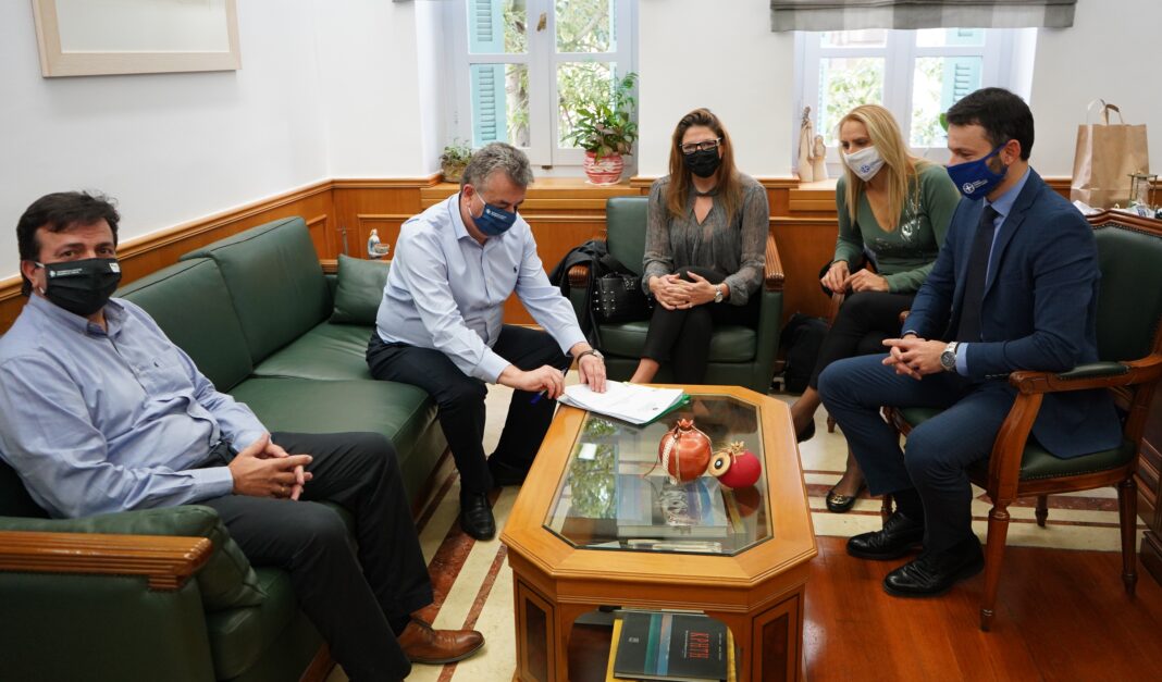 Ηράκλειο: Υπεγράφη η σύμβαση για την ανακαίνιση των αποδυτηρίων