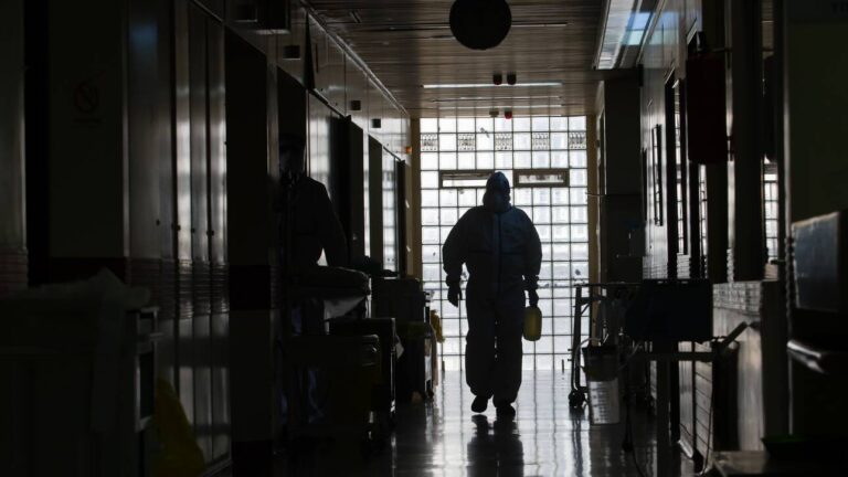 Κορωνοϊός: Αδερφές κατέληξαν με διαφορά μιας εβδομάδας