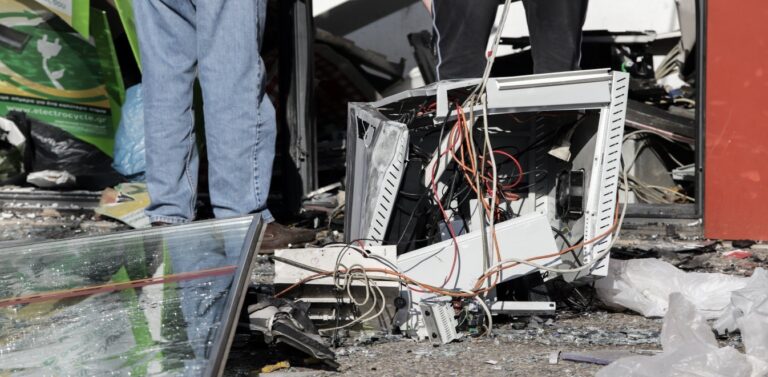 Έκρηξη σε ΑΤΜ – Μεγάλες καταστροφές