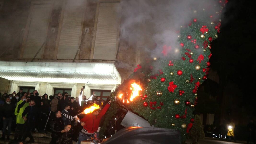 Αλβανία: Χάος στα Τίρανα μετά τη δολοφονία 25χρονου από την αστυνομία