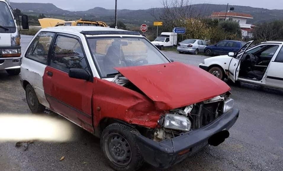 Νέο τροχαίο στο Ηράκλειο – Αυτοκίνητο συγκρούστηκε με αγροτικό (εικόνες)
