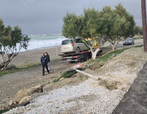 Κρήτη: «Γλίστρησε» στη λάσπη αυτοκίνητο – «Άγιο» είχε ο οδηγός (εικόνες)