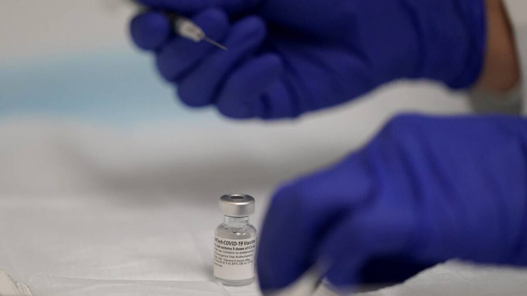 Κορωνοϊός στη Γαλλία: Από αύριο εμβολιάζονται οι άνω των 55