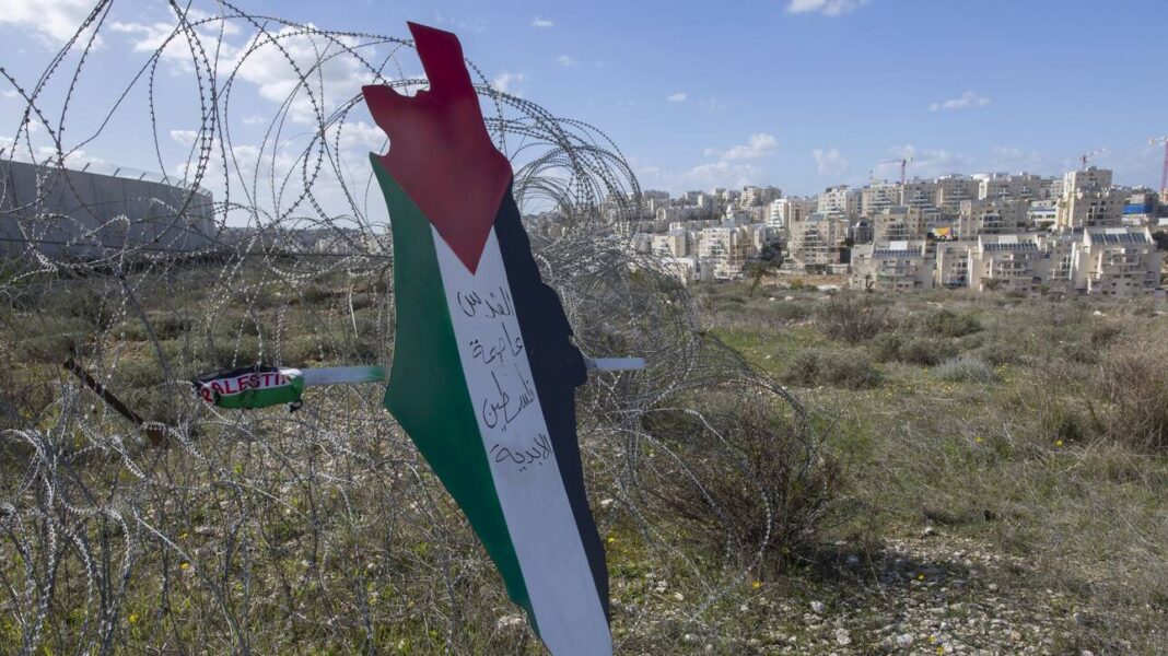 Εκατοντάδες άνθρωποι στην κηδεία 13χρονου Παλαιστίνιου που σκοτώθηκε από ισραηλινά πυρά