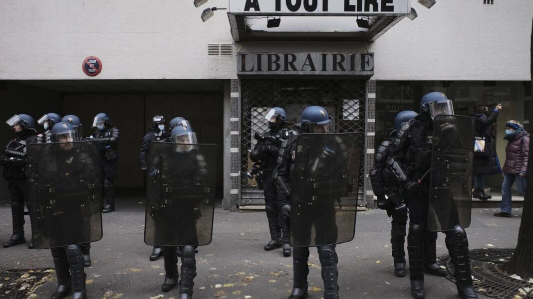 Γαλλία: Πάνω από 60 αστυνομικοί τραυματίστηκαν κατά τη διάρκεια συγκρούσεων με διαδηλωτές