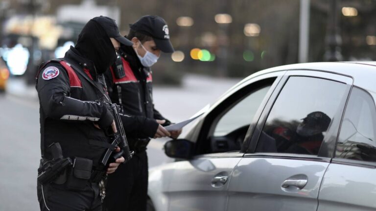 Τουρκία: Ρεκόρ με πάνω από 100.000 νέα κρούσματα κορωνοϊού