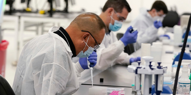 700 επιδημιολόγοι εξηγούν ποιες είναι οι πιο επικίνδυνες δραστηριότητες για τη διασπορά του κορωνοϊού