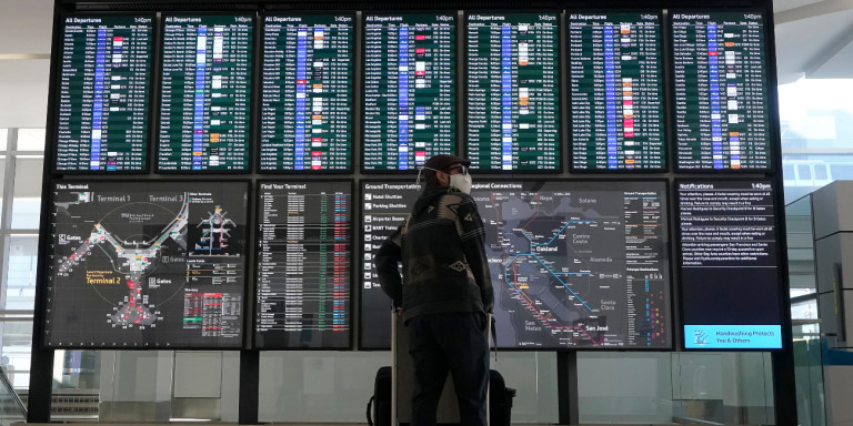 ΗΠΑ: Όλοι οι επιβάτες πτήσεων από τη Βρετανία θα πρέπει να έχουν αρνητικό τεστ για τον νέο κορωνοϊό