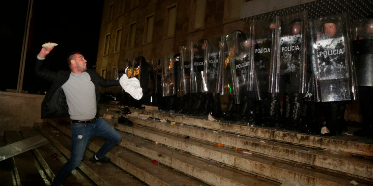Αλβανία: Παραιτήθηκε ο υπουργός Εσωτερικών για τη δολοφονία του 25χρονου από αστυνομικό