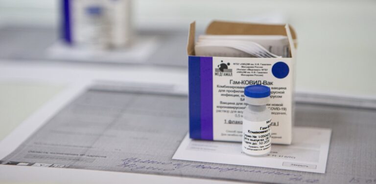 Sputnik V: Ξεκίνησε στη Μόσχα η διανομή του εμβολίου για τον κορωνοϊό