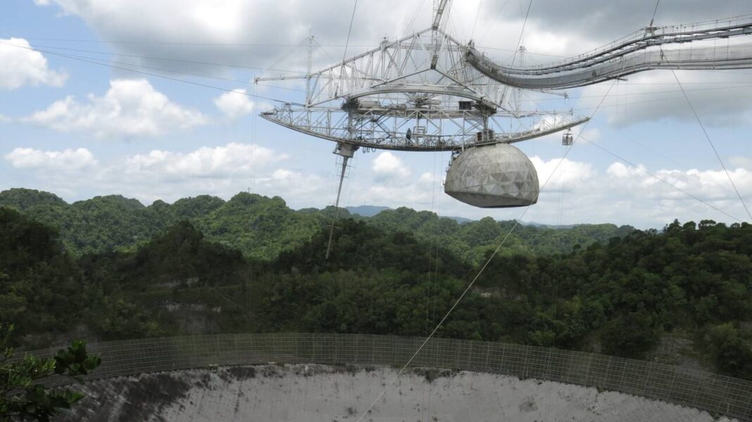Κατέρρευσε λίγο πριν κατεδαφιστεί: Τέλος εποχής για το γιγάντιο τηλεσκόπιο του Αρεσίμπο