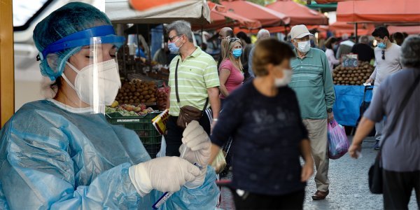 Κορωνοϊός: Επιτρέπεται από αύριο η πώληση λουλουδιών στις λαϊκές αγορές