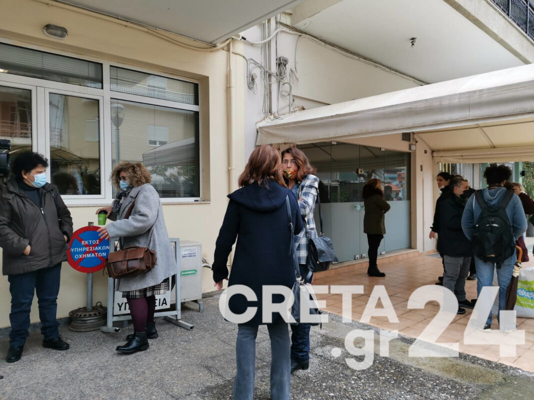 Ηράκλειο: Διαμαρτύρονται για τον οικονομικό προϋπολογισμό της κυβέρνησης (εικόνες)