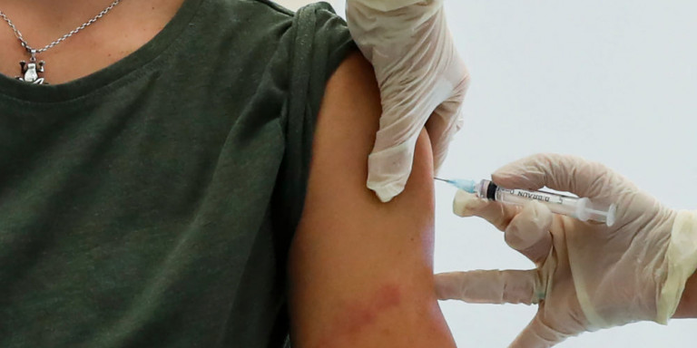 Η πανδημία και ο εμβολιασμός των υγειονομικών