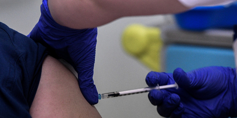 Πόσα εμβόλια θα έρθουν στην Ελλάδα μέχρι τέλος Μαρτίου – 700.000 τα κλεισμένα ραντεβού ως τον Απρίλιο