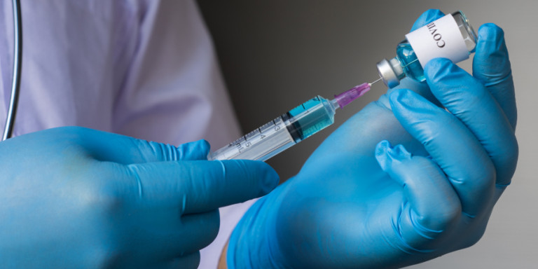 Αντίθετη η ΠΟΕΔΗΝ στην υποχρεωτικότητα του εμβολιασμού των υγειονομικών