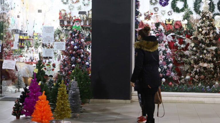 Lockdown: Βήμα – βήμα προς τα Χριστούγεννα – Πότε αρχίζουν οι γιορτινές αγορές