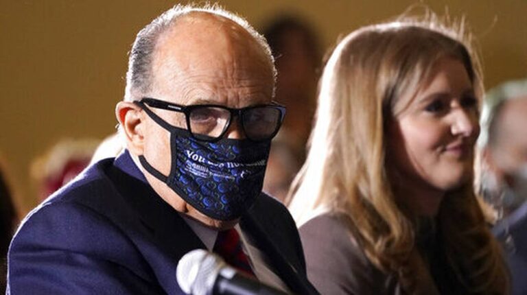 Θετικός στον κορωνοϊό ο δικηγόρος του Τραμπ Ρούντι Τζουλιάνι