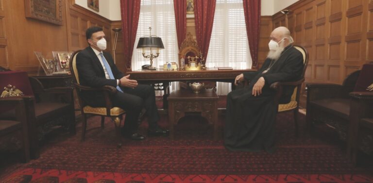 Ιερώνυμος σε Κικίλια: Αν δεν είχα νοσήσει θα εμβολιαζόμουν πρώτος