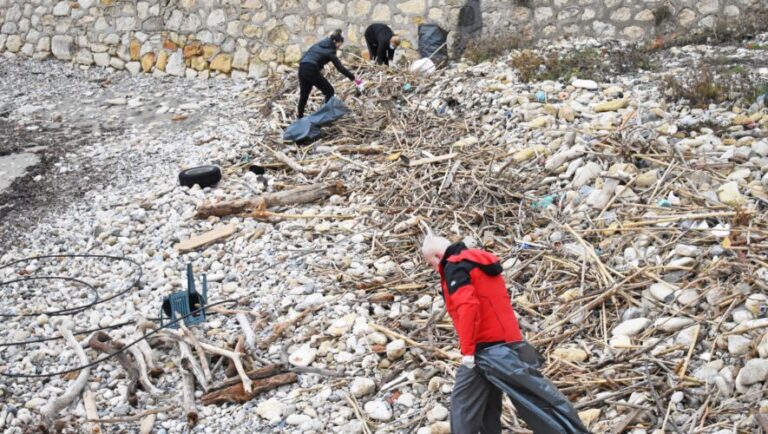 Κρήτη: Εθελοντικές δράσεις καθαρισμού σε διάφορες περιοχές