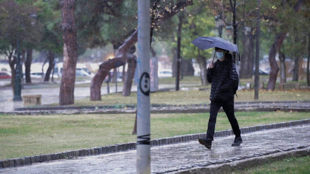 Καιρός: Βροχές και ισχυροί νοτιάδες την Τρίτη – Ποιες περιοχές επηρεάζονται