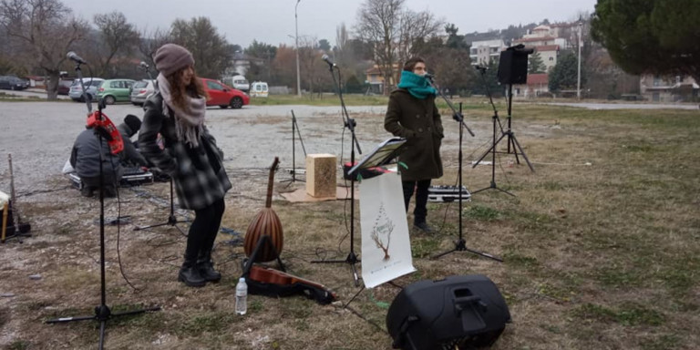 Κορωνοϊός: Συγκίνηση στη Θεσσαλονίκη -Επαιξαν μουσική για τους ασθενείς και το προσωπικό του «Παπανικολάου»