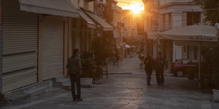 Έκκληση των λοιμωξιολόγων για τήρηση των μέτρων στις γιορτές – Φόβοι για νέα έξαρση μία ανάσα πριν τα εμβόλια