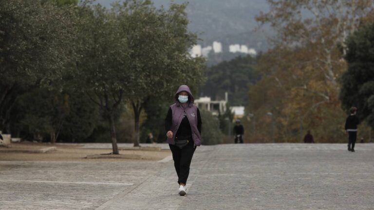 Καιρός: Τσουχτερό κρύο και βροχές την Τετάρτη