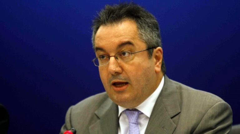 Μόσιαλος: Εθελοντές-ήρωες οδήγησαν στην έγκριση των εμβολίων