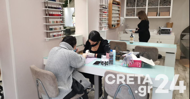 Ηράκλειο: Άνοιξαν τα καταστήματα μανικιούρ-πεντικιούρ – «Μάχη» για ένα ραντεβού μέχρι τις γιορτές