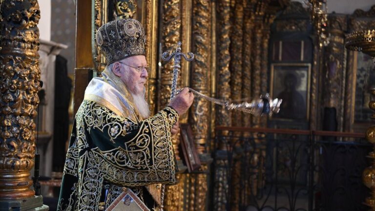 Πατριάρχης Βαρθολομαίος: Η λευκή μπλούζα των γιατρών είναι ένα άσπρο ράσο θυσίας και διακονίας