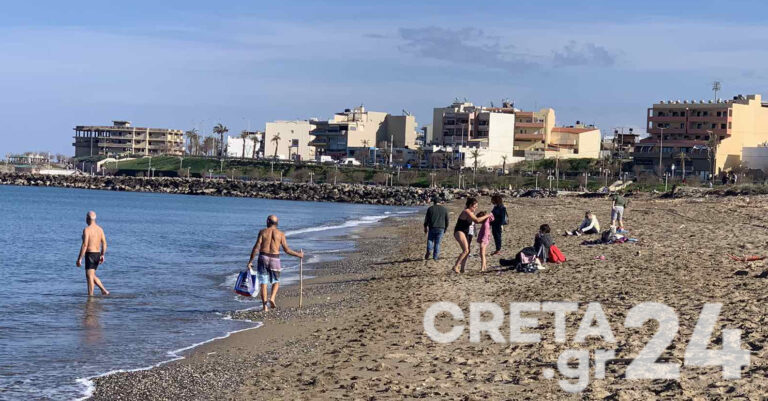 Στην παραλία γιόρτασαν τη δεύτερη μέρα των Χριστουγέννων οι Ηρακλειώτες