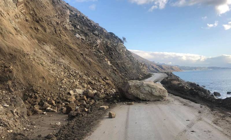 Κρήτη: Προσοχή στους οδηγούς – Τεράστιος βράχος έπεσε στον δρόμο