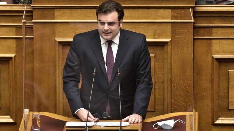 Πιερρακάκης: Εξετάζεται η δυνατότητα οι μεταβιβάσεις ακινήτων και αυτοκινήτων να γίνονται ηλεκτρονικά