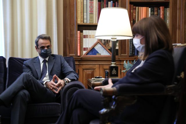 Μητσοτάκης σε Σακελλαροπούλου: Καλύτερη η επιδημιολογική εικόνα, πηγή αισιοδοξίας το εμβόλιο