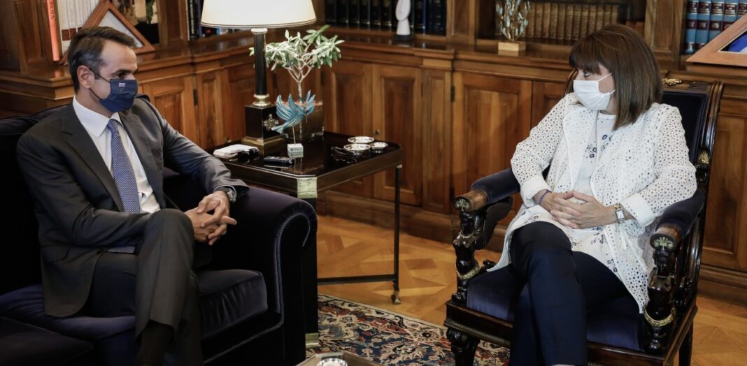 Κορωνοϊός: Ποιοι πολιτικοί κάνουν το εμβόλιο στην πρώτη φάση – Οι ημερομηνίες