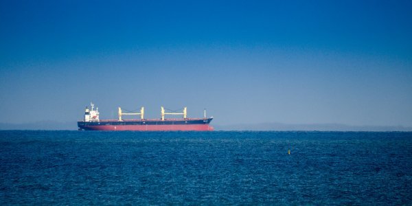 Σε ασφαλές αγκυροβόλιο το δεξαμενόπλοιο που έπλεε ακυβέρνητο