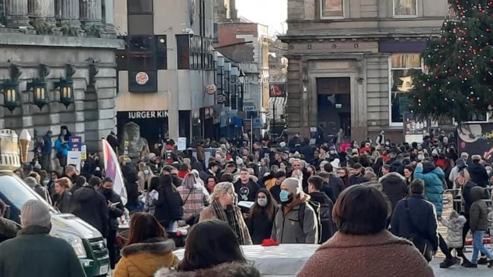 Χαμός στη Βρετανία το Σάββατο: Έκλεισε χριστουγεννιάτικη αγορά στο λόγω συνωστισμού