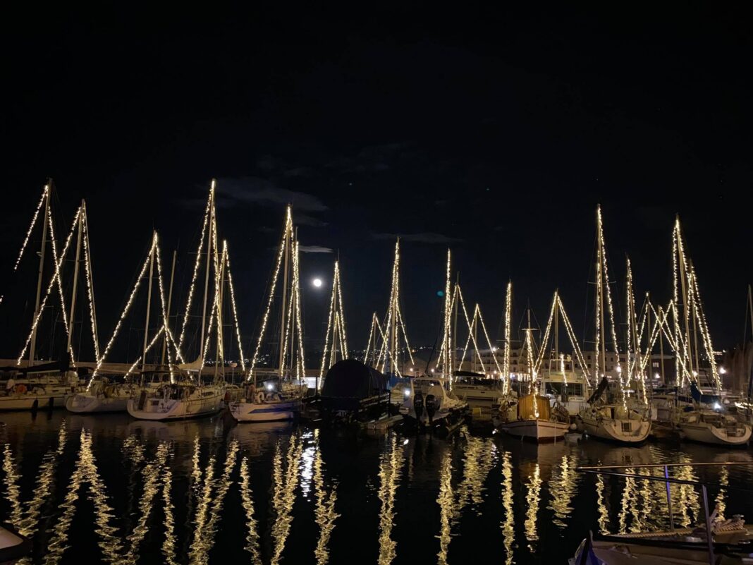 Kρήτη: Μαγεύει ο στολισμός στο Ενετικό Λιμάνι