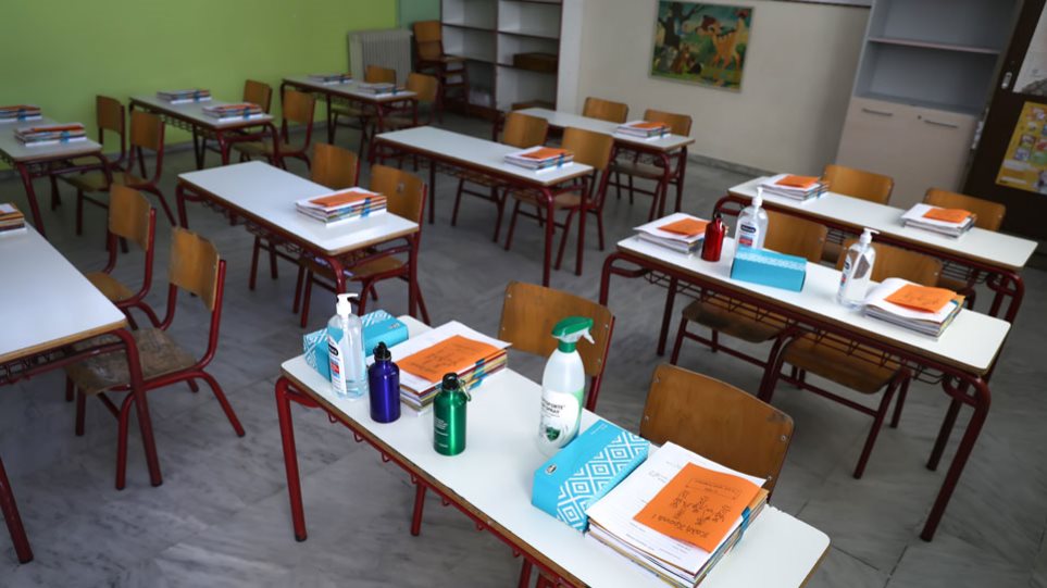 Γώγος: Δεν είναι δεδομένο ότι ανοίγουν τα δημοτικά 7 Ιανουαρίου – Όχι σε πλήρες άνοιγμα εκκλησιών