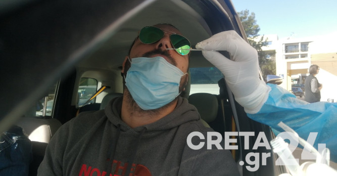 Κρήτη: Ουρές αυτοκινήτων για τα δωρεάν rapid test από τον ΕΟΔΥ (εικόνες)