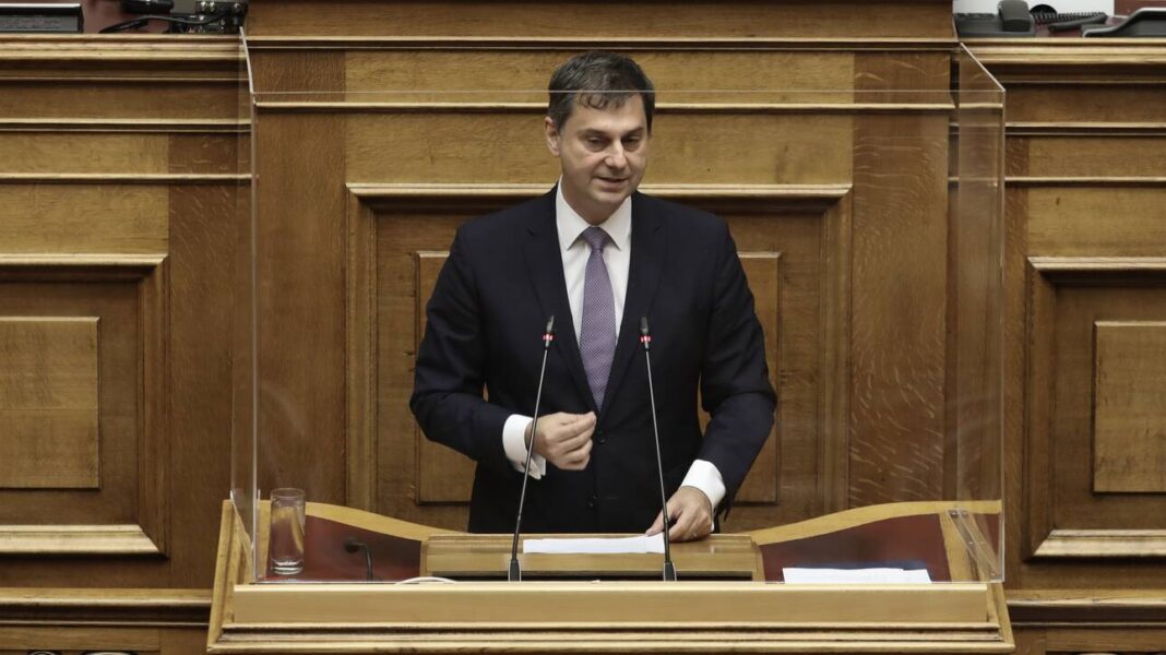 Θεοχάρης: Η χώρα πέτυχε τους στόχους της στον τουρισμό – Σφοδρή αντιπαράθεση στη Βουλή