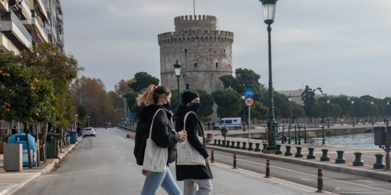 Κορωνοϊός: «Κόκκινη» και η Θεσσαλονίκη – Έρχονται αυστηρά μέτρα