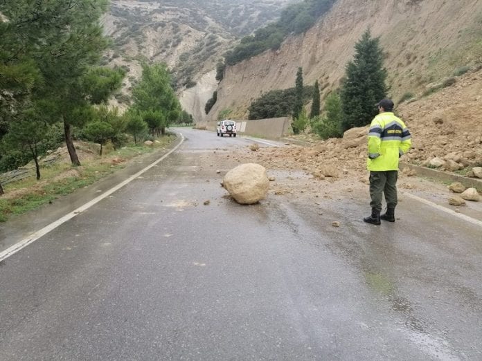 Κρήτη: Προσοχή στους οδηγούς – Έπεσαν βράχοι στο δρόμο