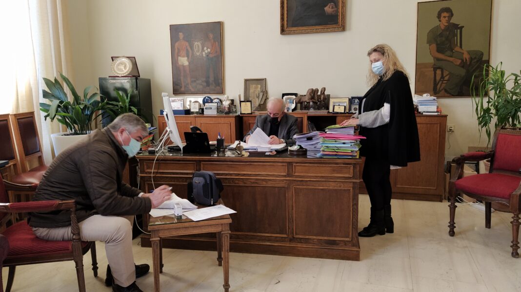 Υπεγράφη η σύμβαση για τη βελτίωση της πρόσβασης σε γεωργική γη και κτηνοτροφικές εκμεταλλεύσεις